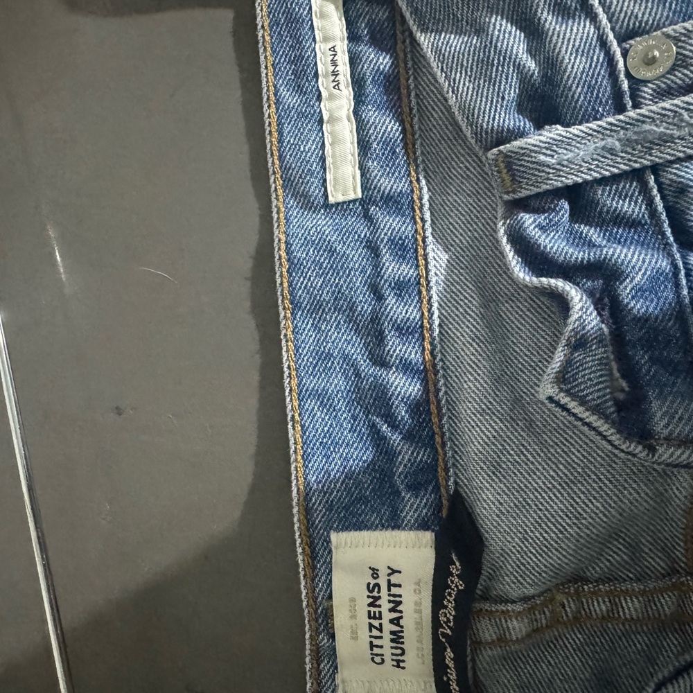 Blue Jeans - Picture 3 of 4